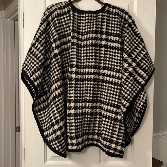 Talbots black and white cape - Picture 6 of 8